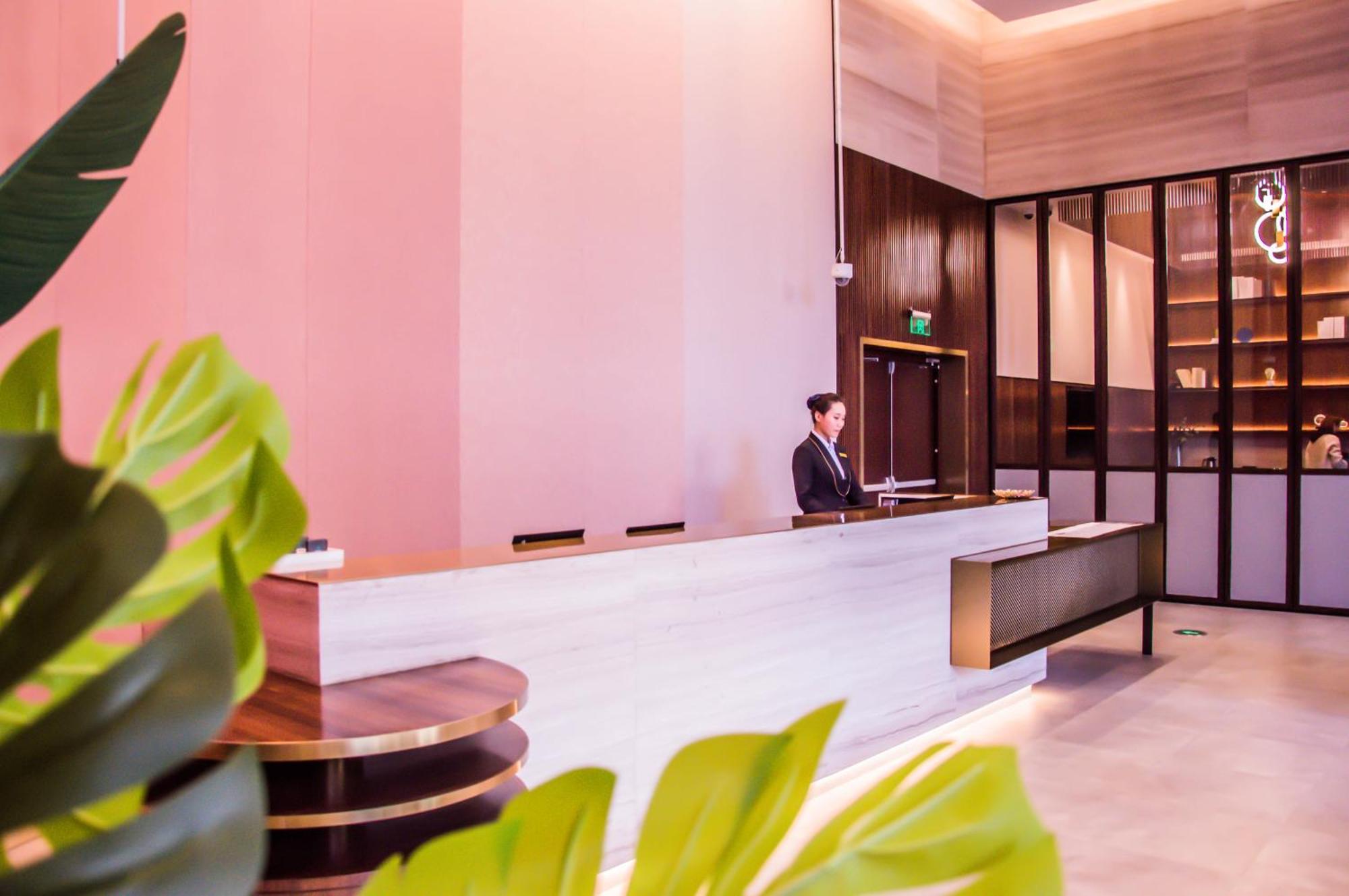 Hotel Citadines Gu Bei 4*